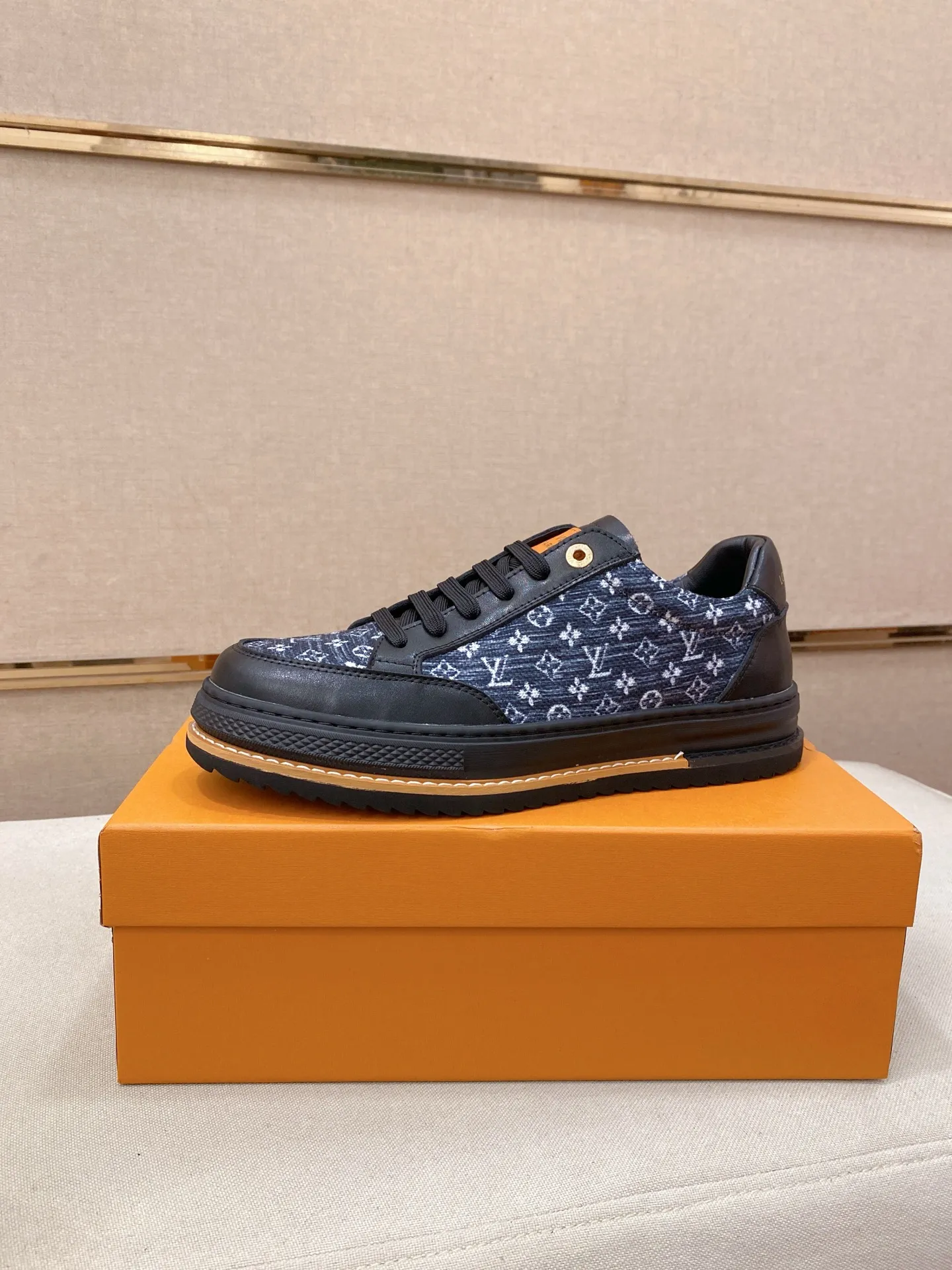 Men's clothing and shoes 400💰Louis Vuitton (Louis Vuitton/LV) top 🔍🔍 new models are on sale at the same time, the upper 🇮🇹 imported first-layer cowhide from Italy, fully imported sheepskin lining 💪💪, completely 1⃣️ to 1 ⃣️Re-engraved🇮🇹💪💪, ⚠Sole: The original sole is specially provided by the original factory, the exclusive movable molded sole is super comfortable, ⚠The original factory follows the order, 🔍🔍high quality, you can enter and exit the counter at will, welcome to compare⚠. Code number:38-44